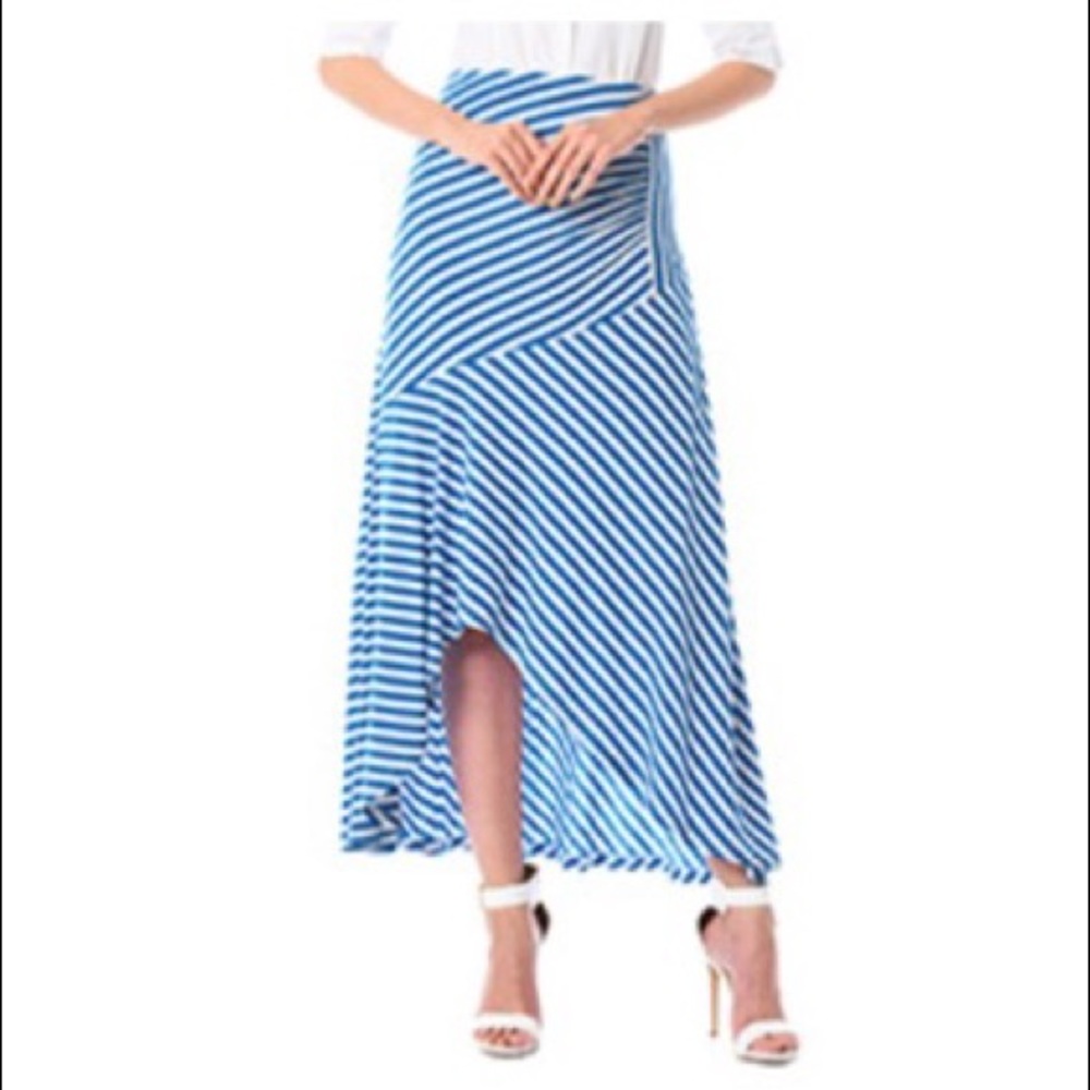 Asymmetrical skirt